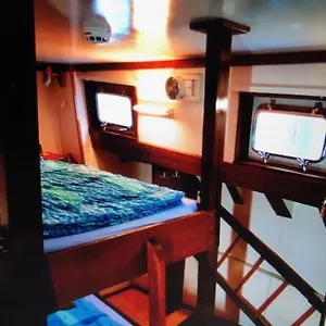 schiff-ahoy-hotelschiff-hausboot-boot-passagierschiff.stuttgart-hotel.com/